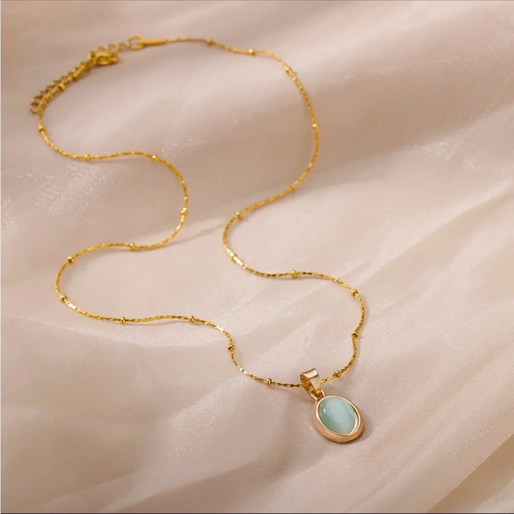 Elegant Gold and Blue Pendant Necklace